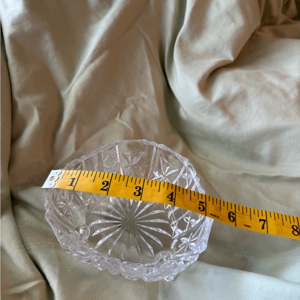Elegant Crystal Cut Glass Bowl - Picture 3 of 4
